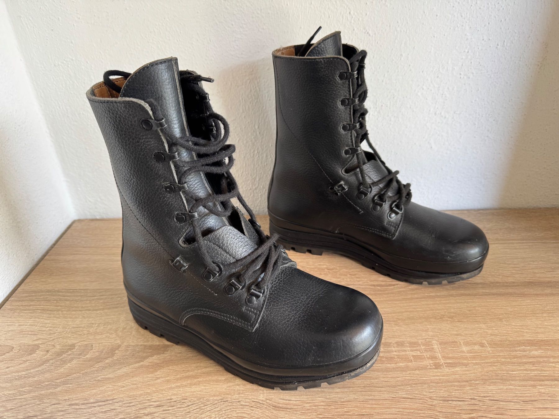 Minerva Scarpe da uomo: Schweizer Militär Stiefel Gr 42 – Nuovo (secondo la descrizione) da Frauenfeld venduto da max11116