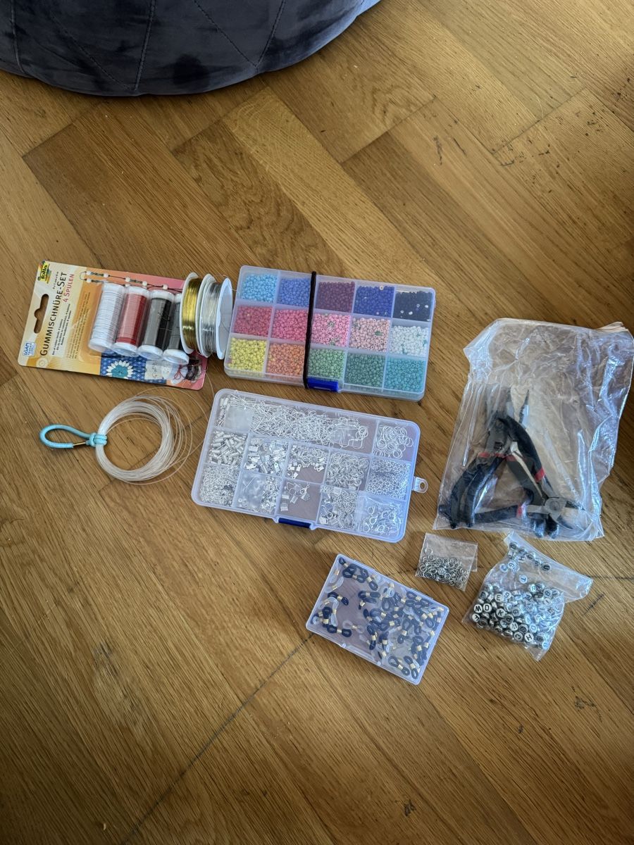 Altri gioielli: Komplettes Schmuckherstellungs-Set – Nuovo (secondo la descrizione) da Aarburg venduto da StavFashion