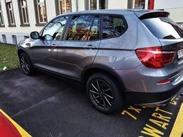 BMW X3, Jahrgang 2012, Farbe Grau.