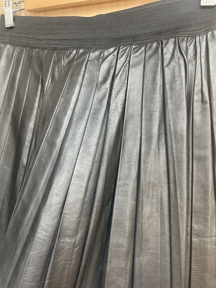 Sandro Gonne: Sandro black leather skirt size 2 or 36/38 – Usato da Yverdon-les-Bains venduto da pen_bbz8 1