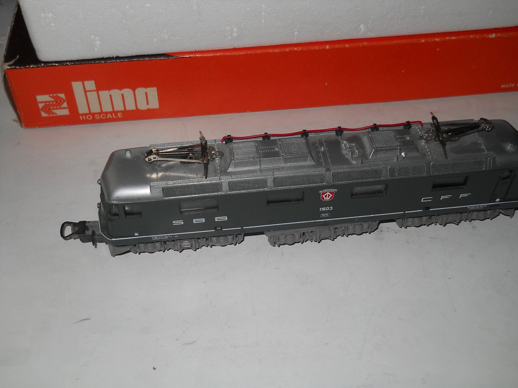 Lima Modellini di ferrovie: 2 Lima SBB Loks mit Wagen – Usato da Schwanden GL venduto da roerich20 4