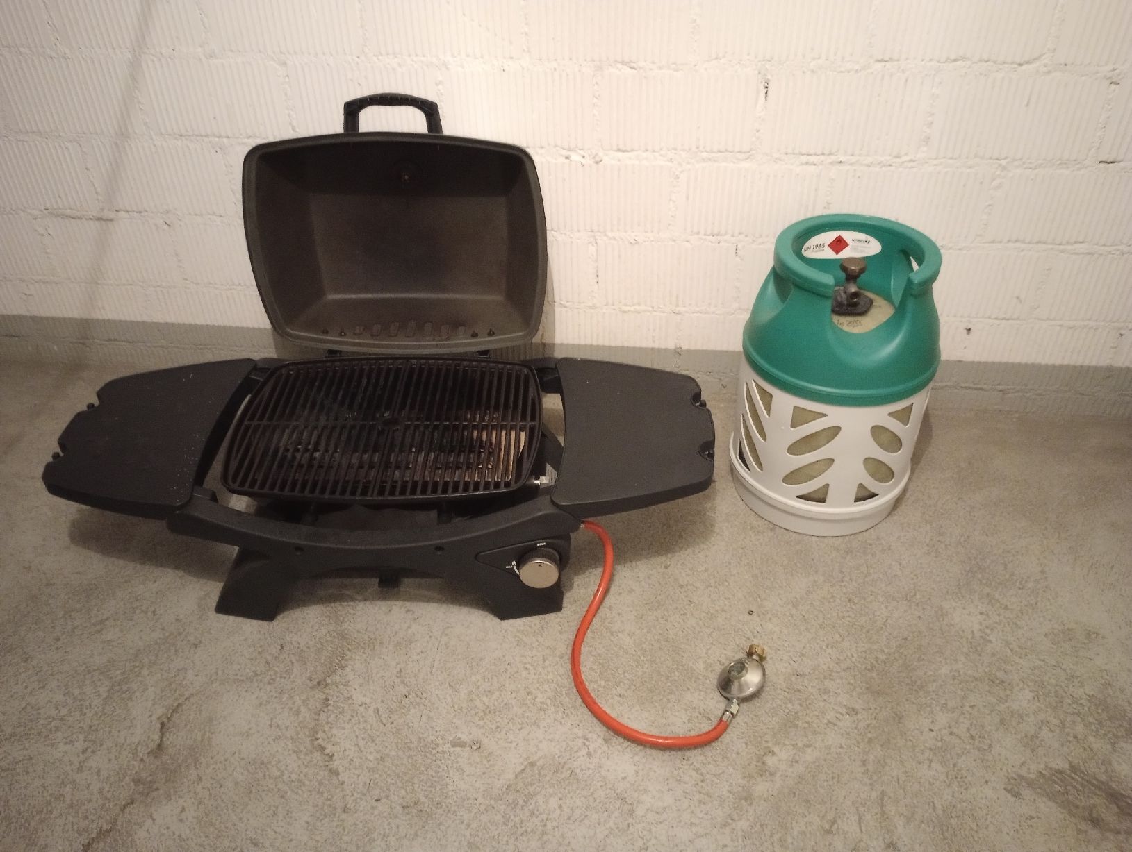 Griglie: Gas Grill mit Gas Ballon – Usato da Wetzikon ZH venduto da 83v_s7cm