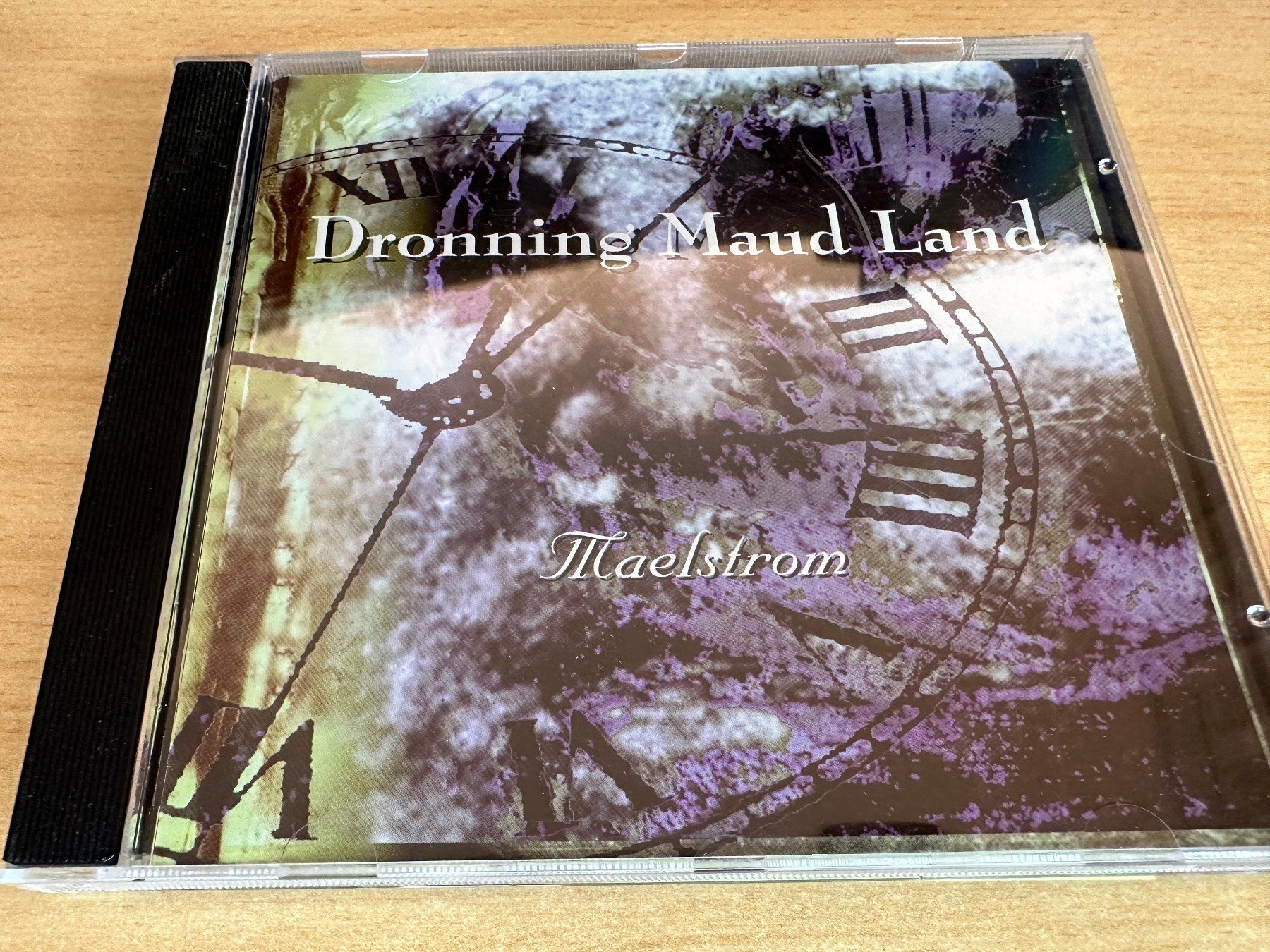 CD: Dronning Maud Land – Maelstrom – Usato da Rikon im Tösstal venduto da Alpenmutz