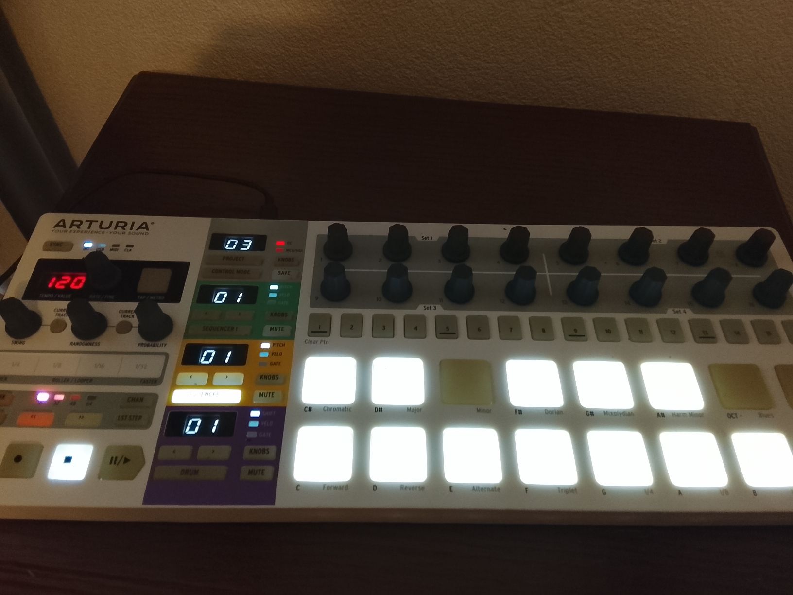 Arturia Strumenti musicali: ARTURIA BEATSTEP PRO  – Nuovo (secondo la descrizione) da Bulle venduto da des_7slw