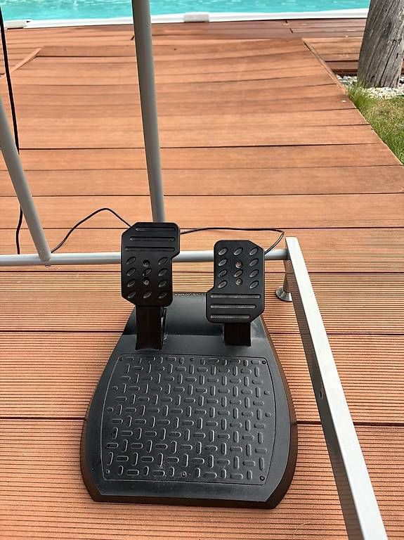 Console: Volant pédales et table pour console – Usato da Uvrier venduto da Clovis12 2