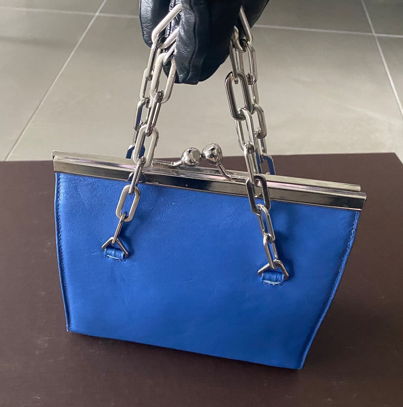 Vera Pelle Taschen für Damen: Borsa blu in vera pelle con catena – Gebraucht aus Mendrisio von SGR85