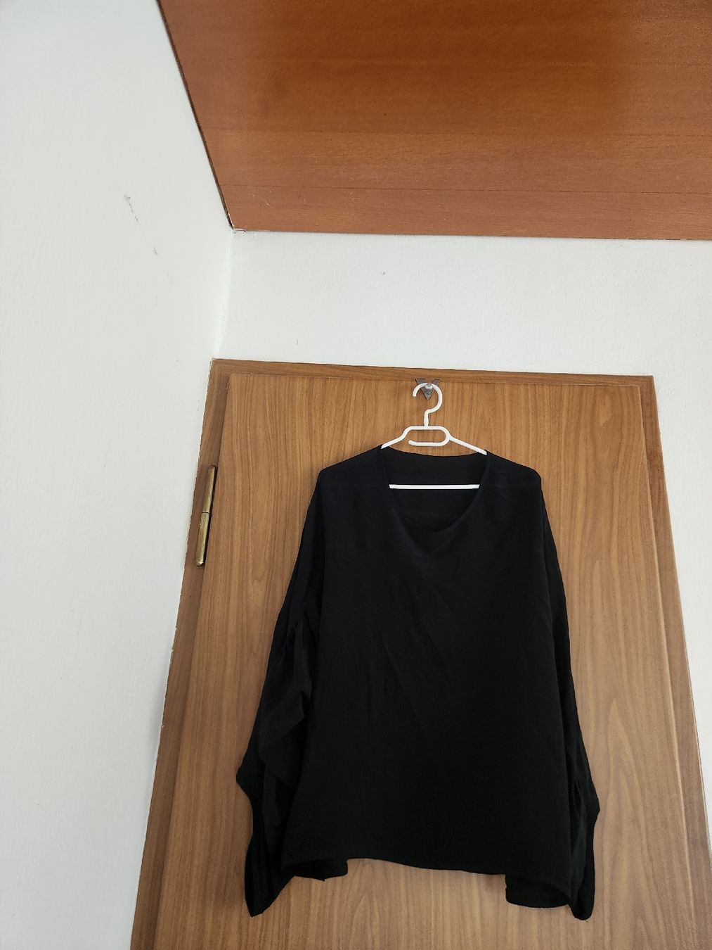 Blusen: Haut en soie noir taille unique  – Gebraucht aus Niedergösgen von Eva2410