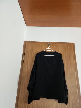 Haut en soie noir taille unique 