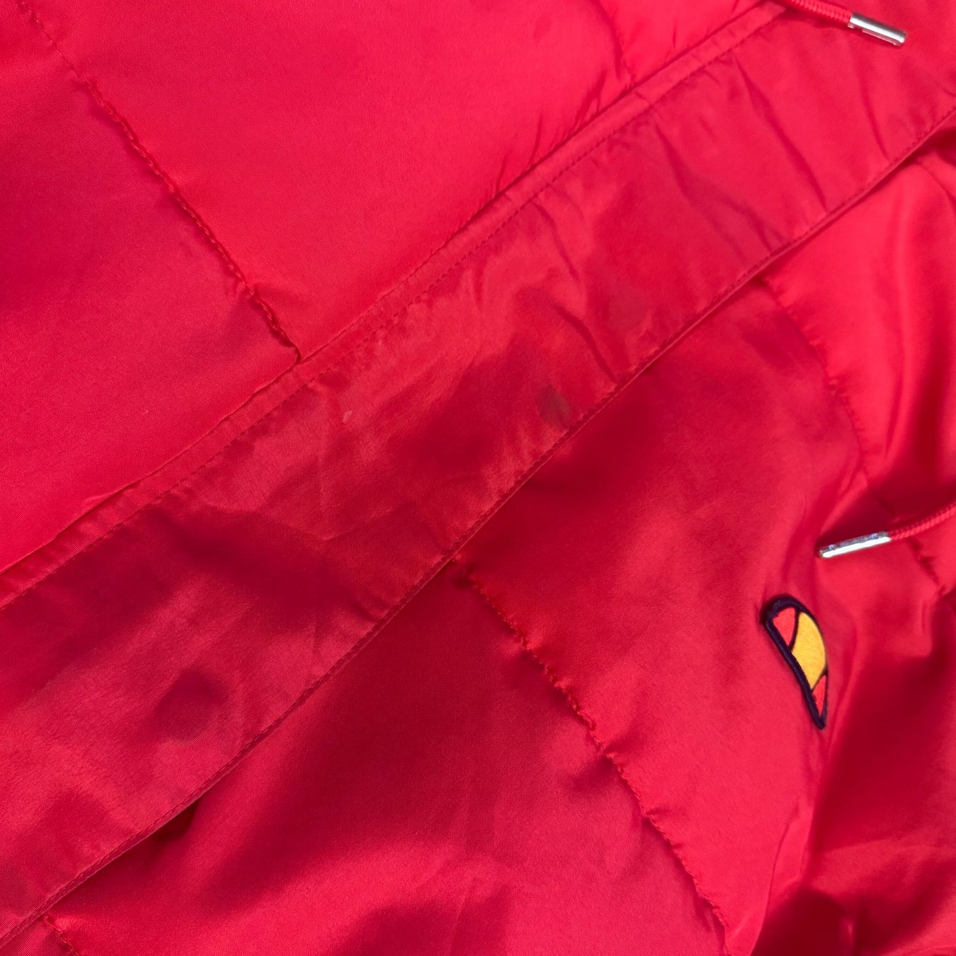 Ellesse Giacche: Ellesse retro red puffer jacket winterjacke polyester M – Usato da St. Gallen venduto da sourced_limited 5