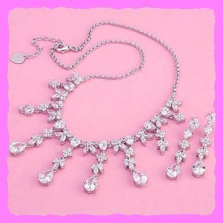 Catenine: erlesene Halskette – Collier – Nuovo e nell'imballaggio originale da Oberglatt ZH venduto da Diamond-Girl 2