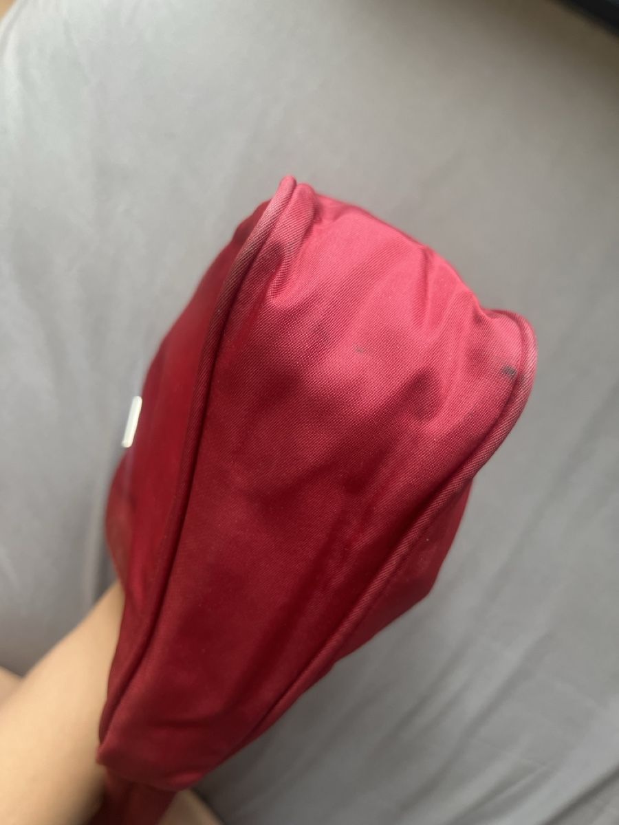 Prada Borse da donna: Prada Min Hobo Bag, Re-Edition 2000  – Usato da Basel venduto da noe_k52t 8