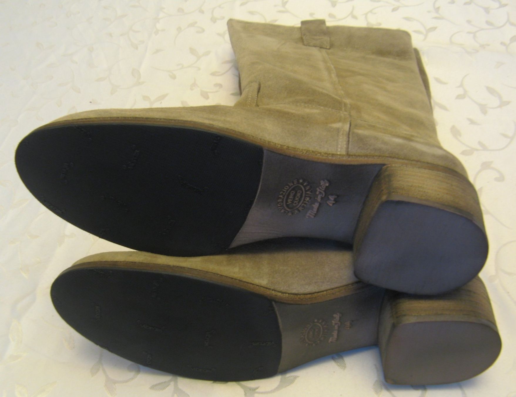 Scarpe da donna: Wildlederstiefel Damen Grösse 44 – Nuovo (secondo la descrizione) da Frauenfeld venduto da Interessent1 4