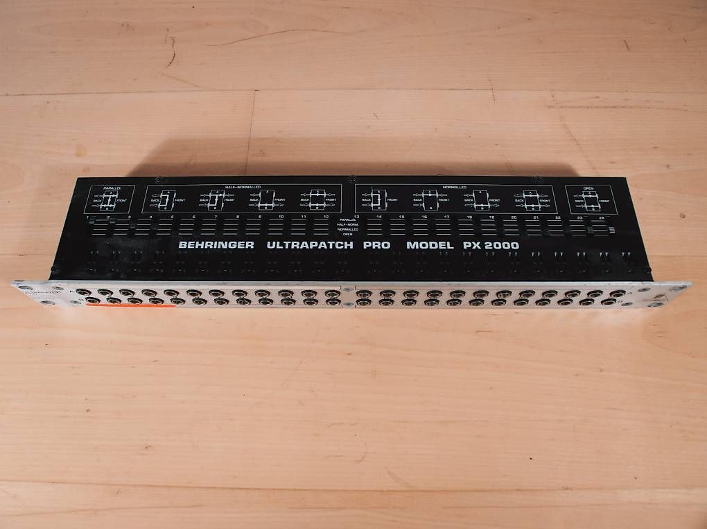 Behringer Systèmes de contrôle: Behringer Ultrapatch Pro Model PX 2000 – D'occasion à Hinterkappelen par audiowerft