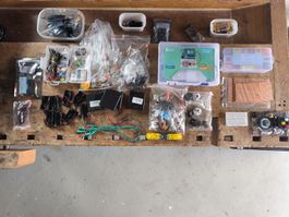 Elektronik Bauteile Sortiment mit Arduino und Zubehör