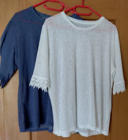 SOMMERLICHE T SHIRTS 2 STÜCK WEISS UND BLAU MIT SPITZEN