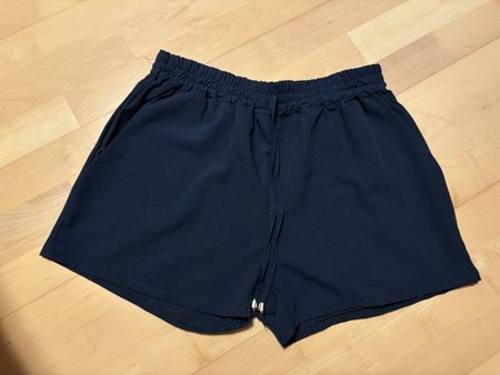 Kurze Hose dkl blau 
