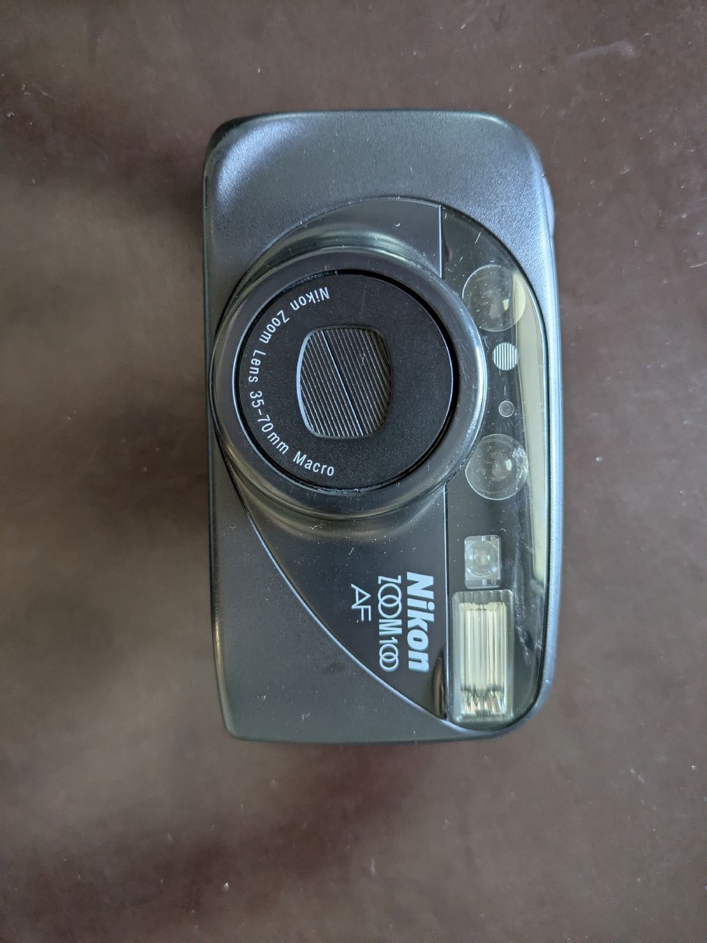 Nikon Fotocamera: Nikon Zoom 100 AF camera with case  – Usato da Bern venduto da han_lx9c 2
