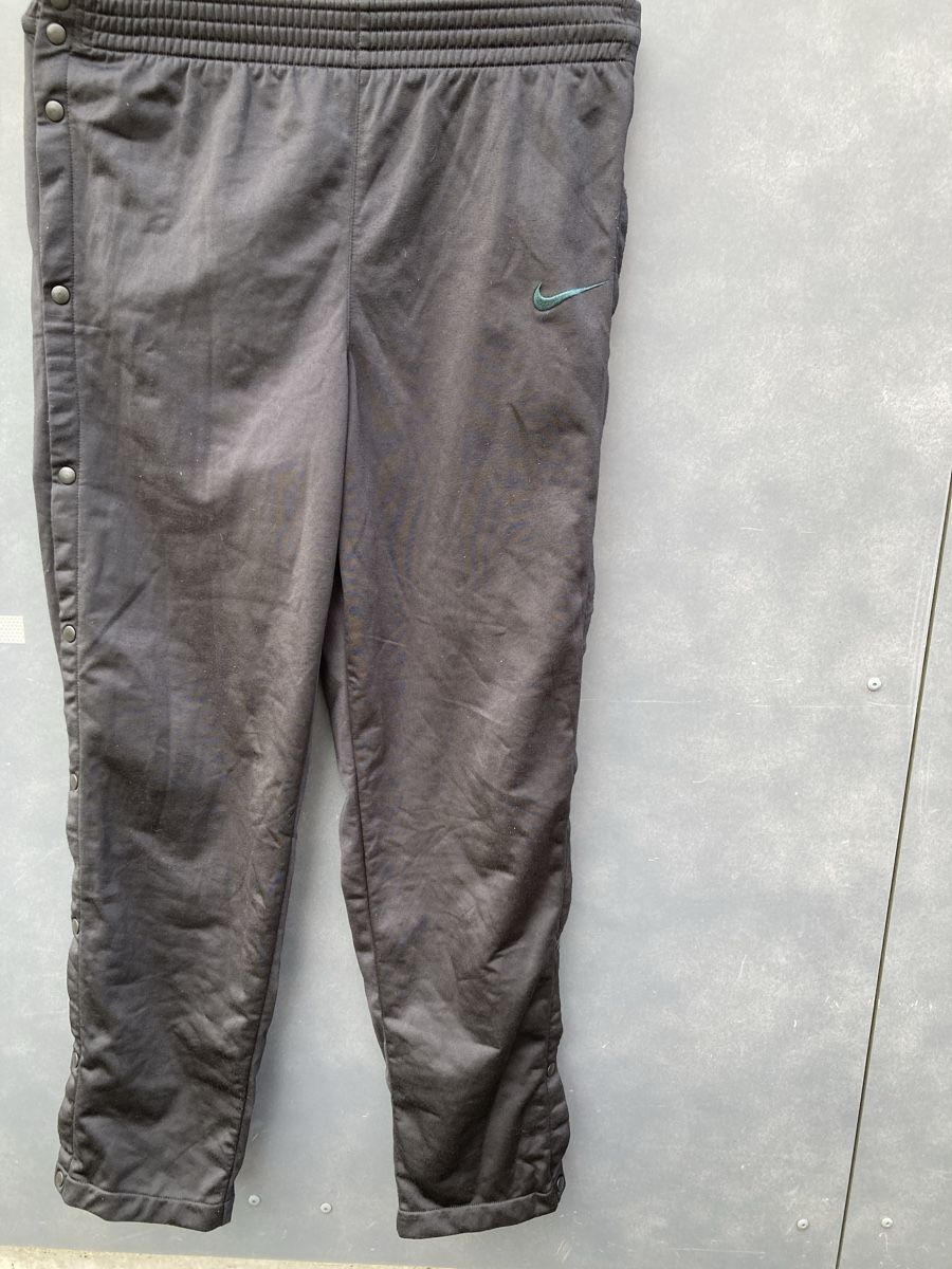 Pantaloni: Schwarze Nike Trainingshose, Gr. S – Usato da Effingen venduto da Fylarama