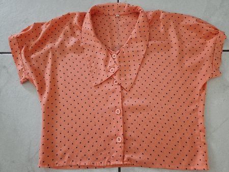 Hübsche Kurzbluse mit Sternchen, Gr. 38 👻