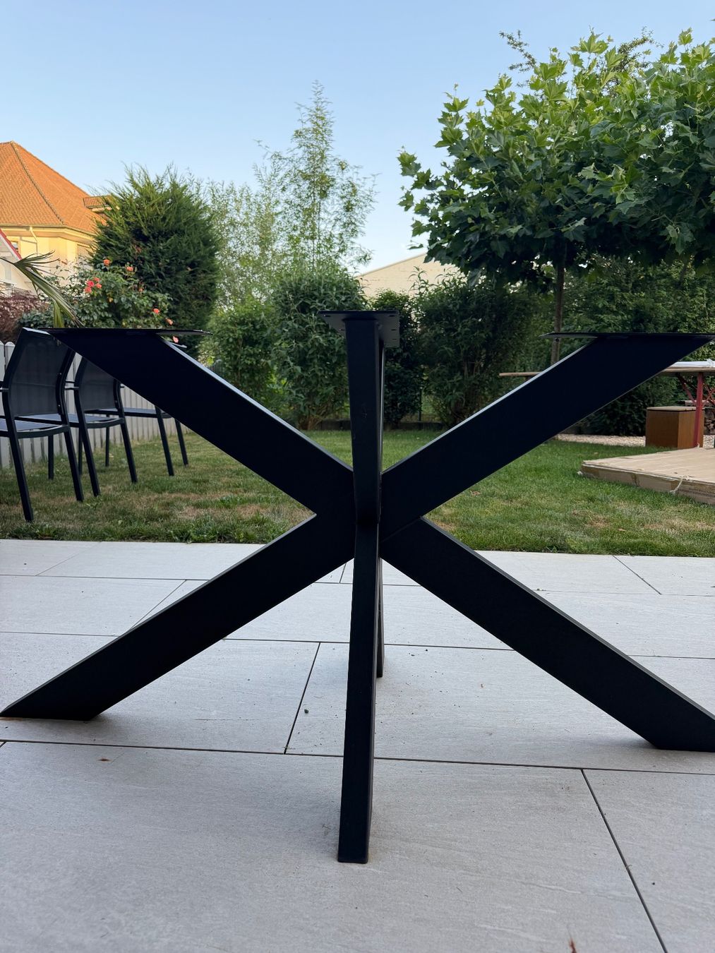 Altri mobili: Tischgestell Kreuzform schwarz Metall – Usato da Stilli venduto da jan_5f8c 1