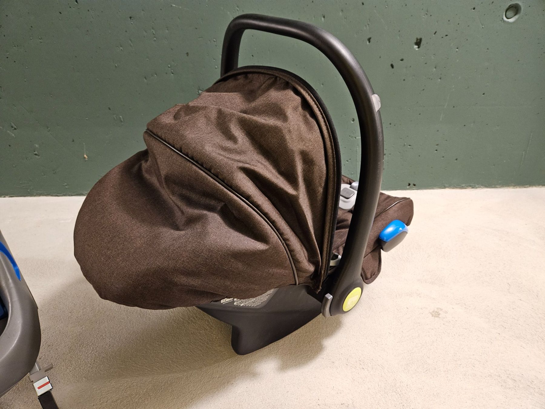 Seggiolini per auto: MyJunior Babyschale mit Isofix Base – Usato da Zürich venduto da Jo.Be. 2