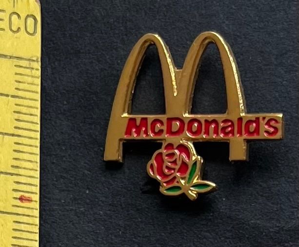 Mc Donald's Placchette & Badge: McDonald's, M mit Rose / Pin – Usato da Ostermundigen venduto da DaxKarten-75