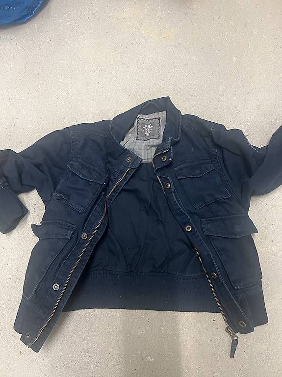 H&M Giacche & Cappotti: Übergangsjacke Grösse 104 – Usato da Bellach venduto da Fschoenbaechler