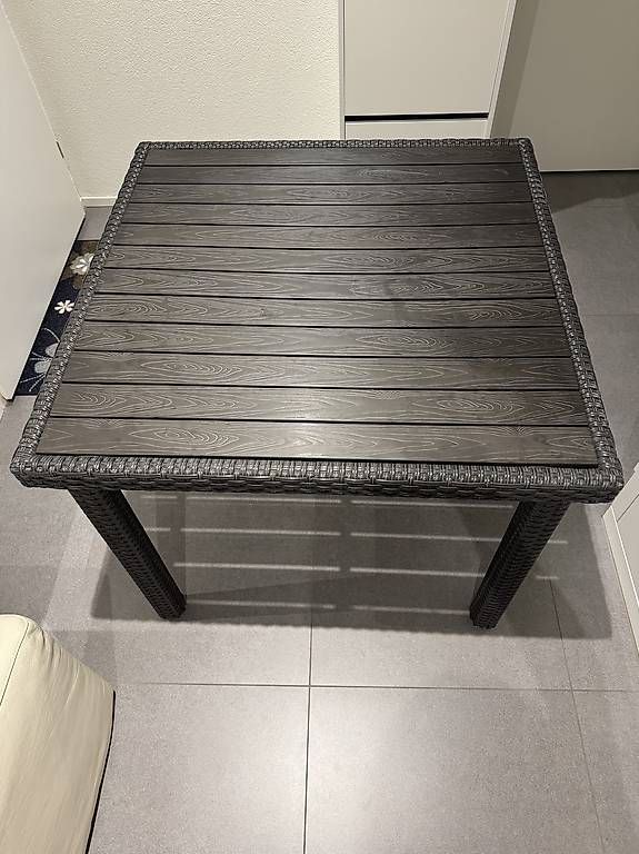 Tischset: Gut erhaltener Gartentisch mit 4 Stühlen – Gebraucht aus Sempach Station von Flaaa_vv 2