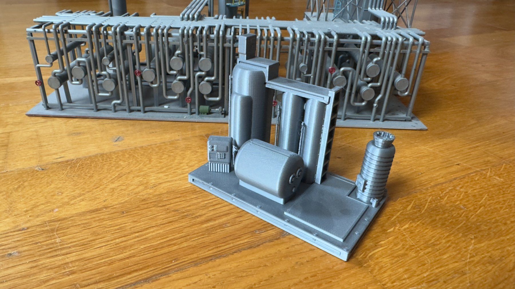 Modelleisenbahnen: Refinery H0 kit built by Cornerstone – Gebraucht aus Wabern von StelianPavalache 8