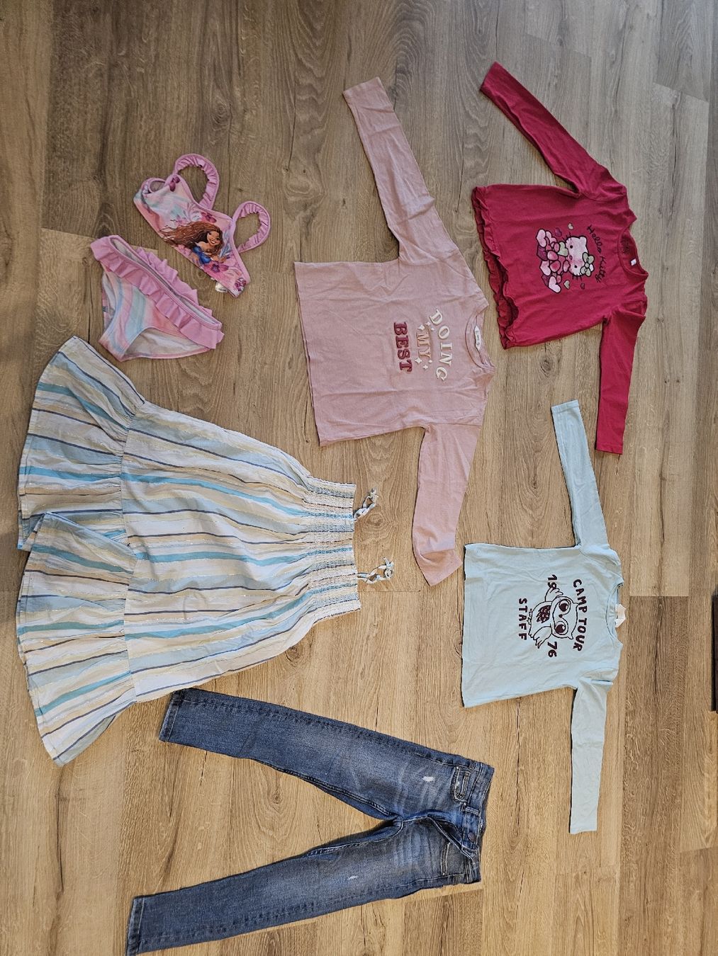 Lotti & Set di vestiti: MädchenKleider Gr 122/128 – Usato da Grosshöchstetten venduto da Qenko
