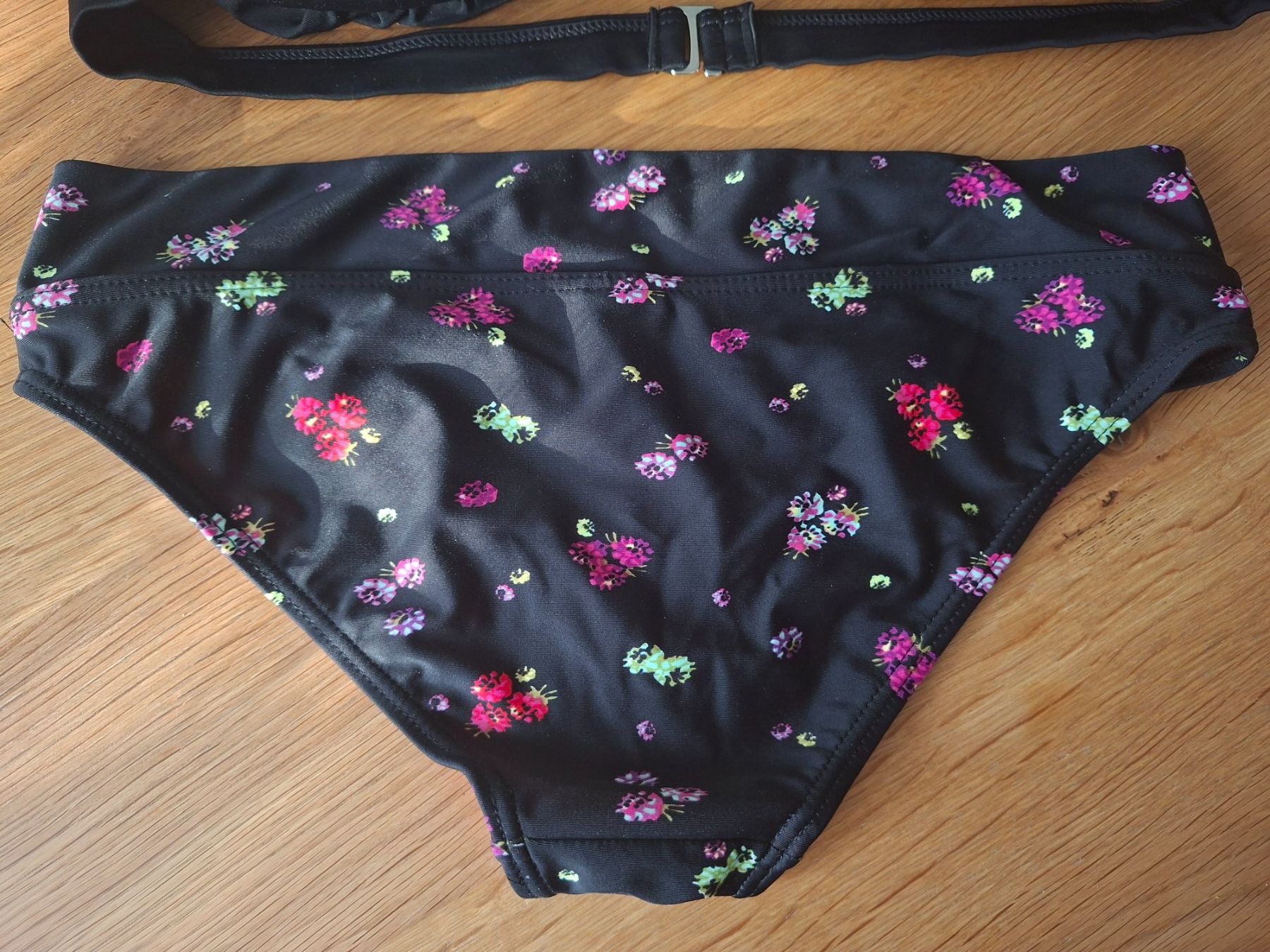 Costumi da bagno & Bikini: Bikini Gr. 38/40 BLACKOUT schwarz mit Blumen – Nuovo (secondo la descrizione) da Rüttenen venduto da Pinie14 3