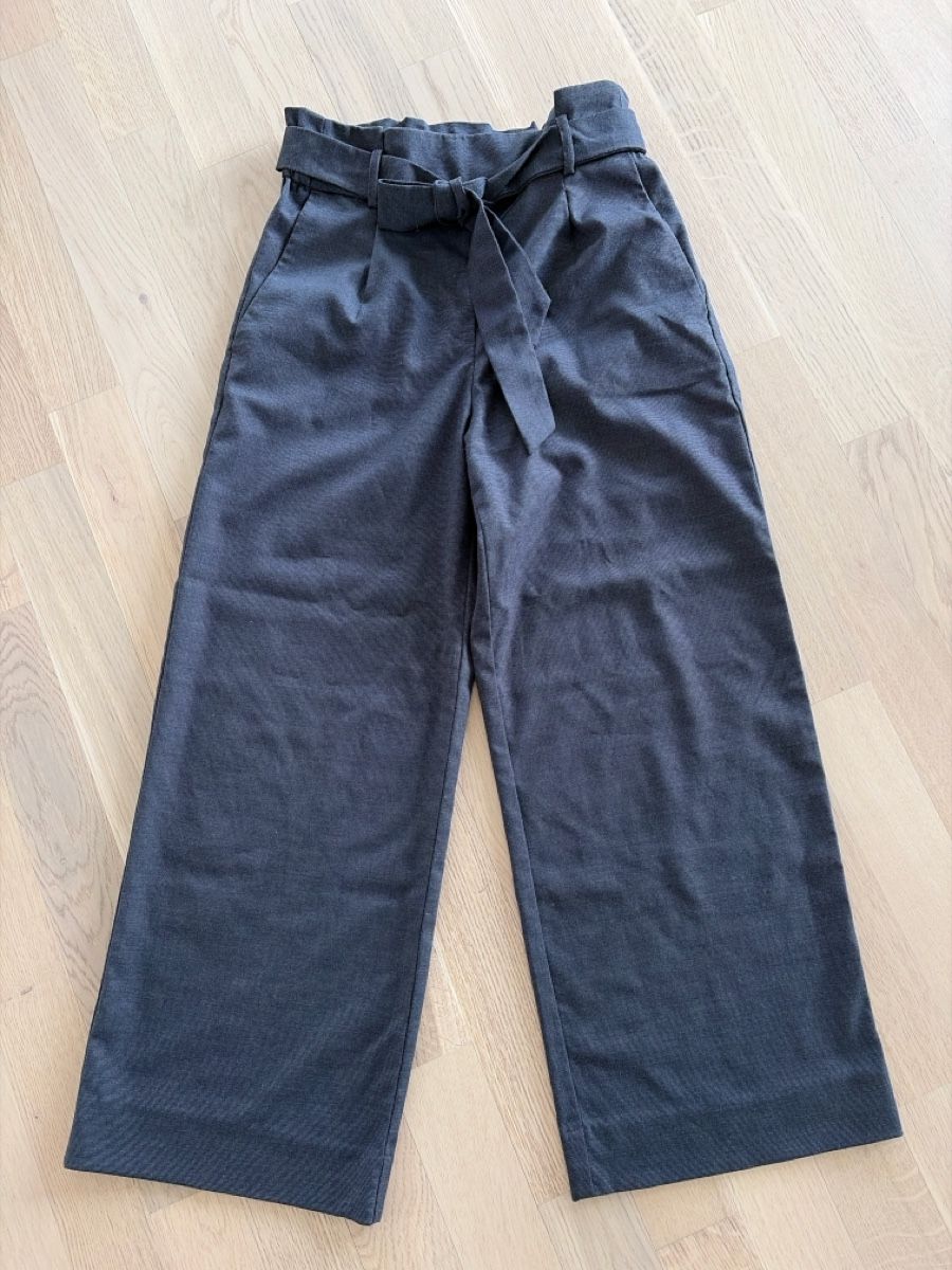 H&M Pantaloni: Culottes Hose mit Gürtel, Gr. 34, H&M – Usato da Au ZH venduto da eac_gm25