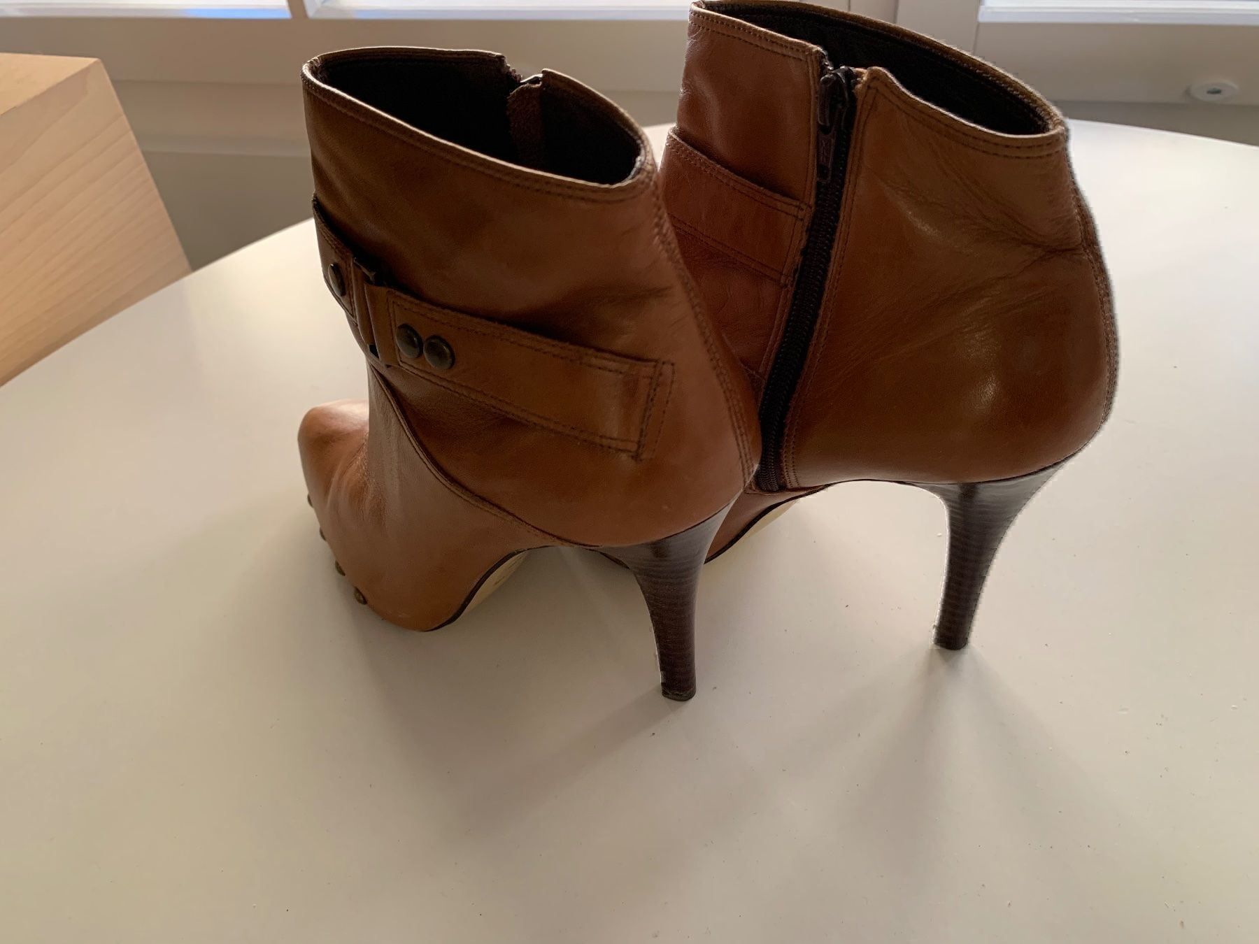 Asos Damenschuhe: Asos Stiefeletten braun Gr. 40 – Gebraucht aus Aarau von Obdulia 1