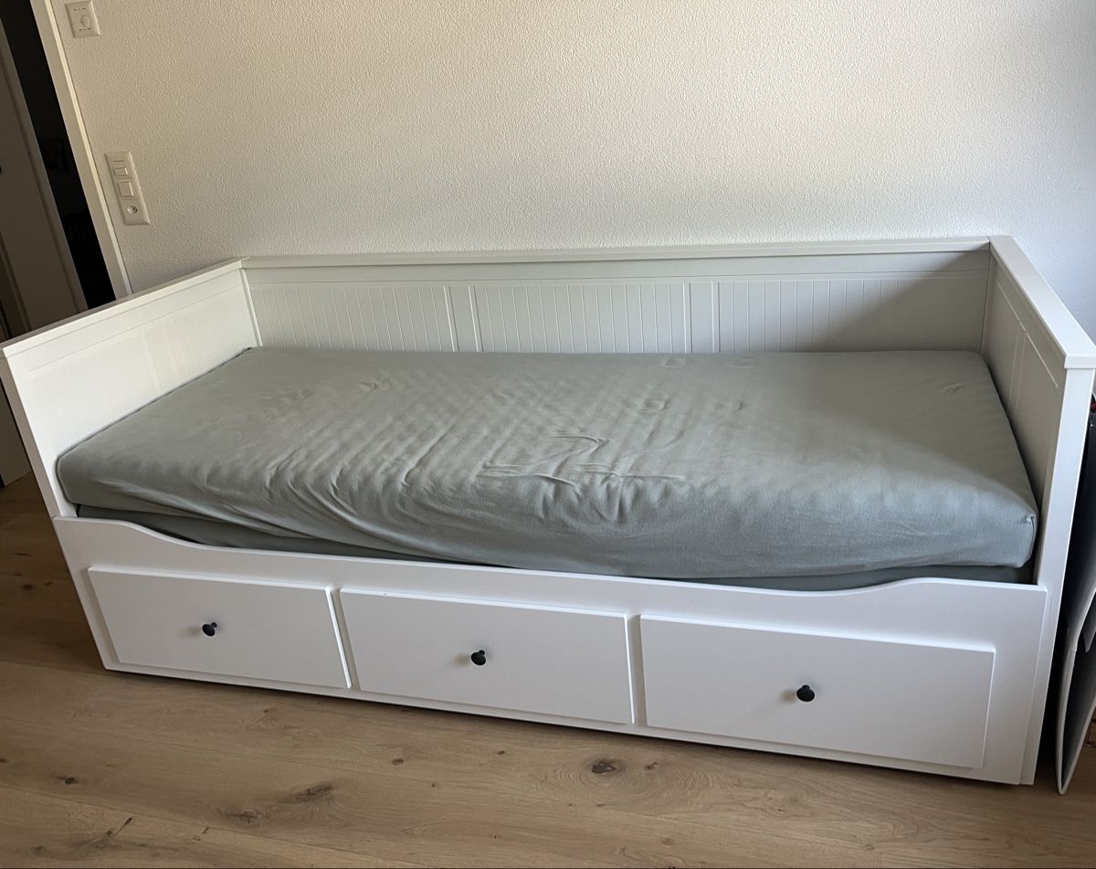 Lits: Hemnes Bett Ikea – D'occasion à Freienwil par Eggice2994
