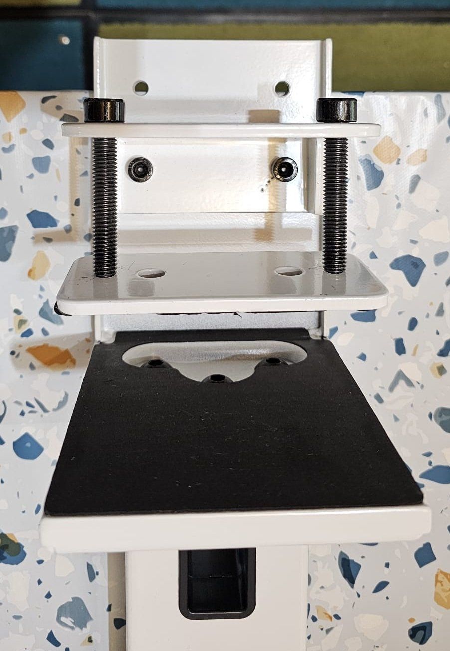 Staffa per monitor: Multibrackets Monitorhalter! – Usato da Hergiswil LU venduto da 1-2-3-D-e-i-n-s 3