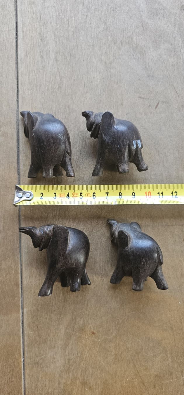 Statuette: 4 Elefanten Figuren Holz  – Usato da Saanen venduto da Steierlein