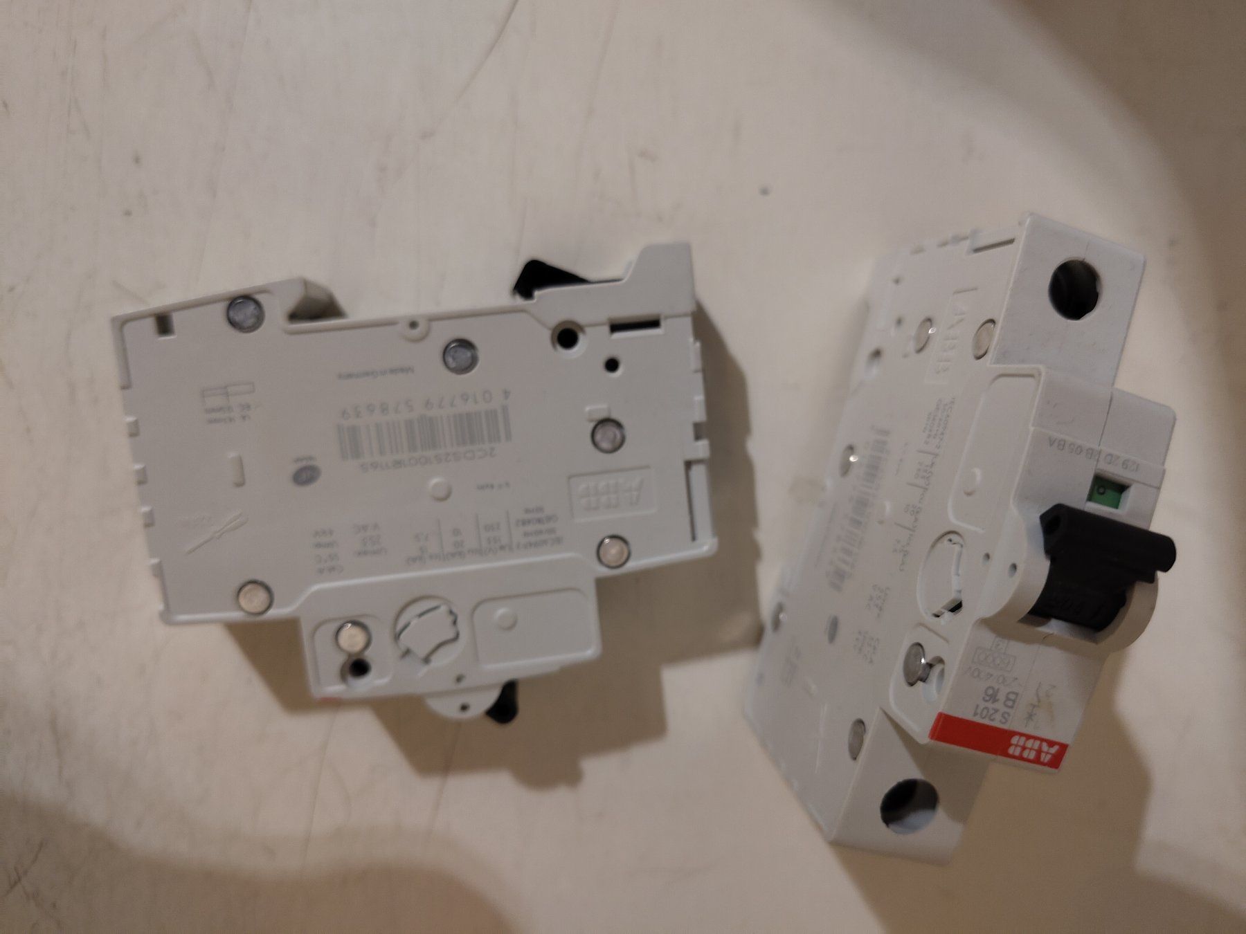 ABB Interruttori: ABB Leitungsschutzschalter LS B16 – Nuovo (secondo la descrizione) da Aarau venduto da Stevia 1