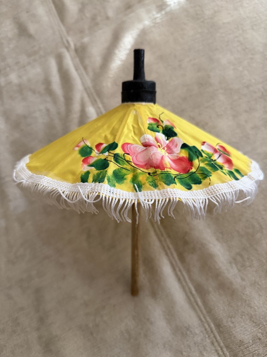 Tutte le decorazioni: Mini parasol jaune peint à la main avec fleurs – Nuovo (secondo la descrizione) da Lausanne venduto da Stephaniesdressing