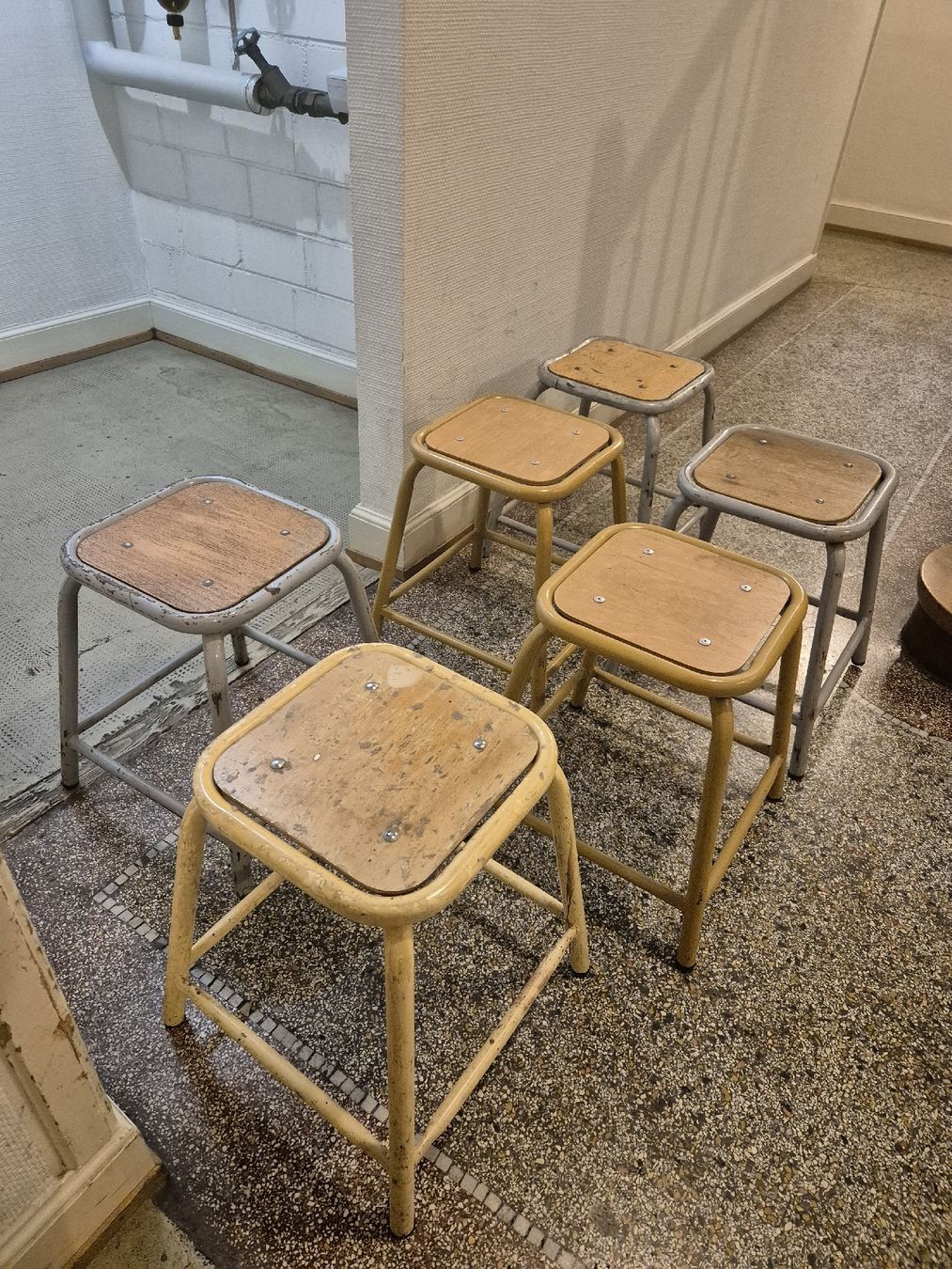 Sgabelli: Lot, 6Stk. Industry Hocker – Usato da Basel venduto da Gaianed 4