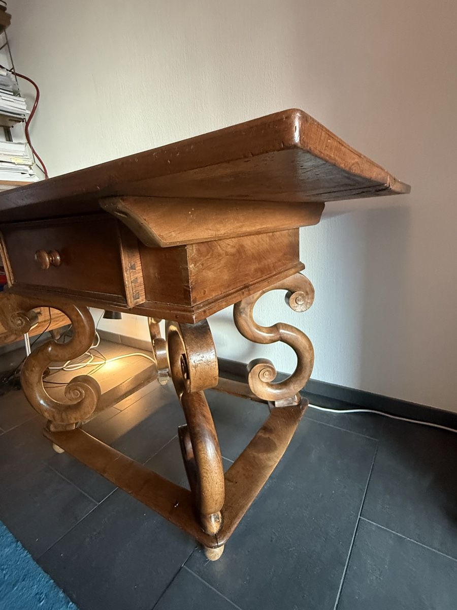Tables: Eleganter Holztisch – D'occasion à Chur par pet_q7kd 9