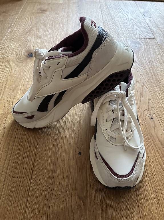 Reebok Scarpe da donna: Sneakers Reebok Classics HEXALITE LEGACY 39 – Usato da Biel-Benken BL venduto da frauvomfluss 1