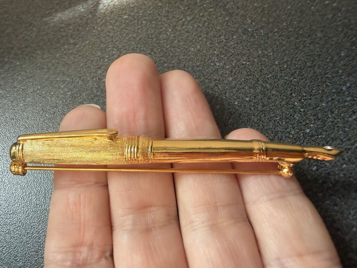 Spille & Fermagli: Brosche in Form eines Vintage-Füllfederhalters – Usato da Lamone venduto da LaCantinaMagica 5