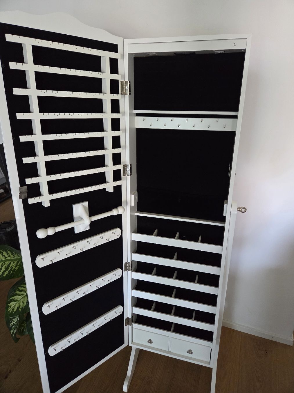 Spiegel: Schmuckschrank mit Spiegel – Gebraucht aus Wolhusen von Puenktli_1.0 1