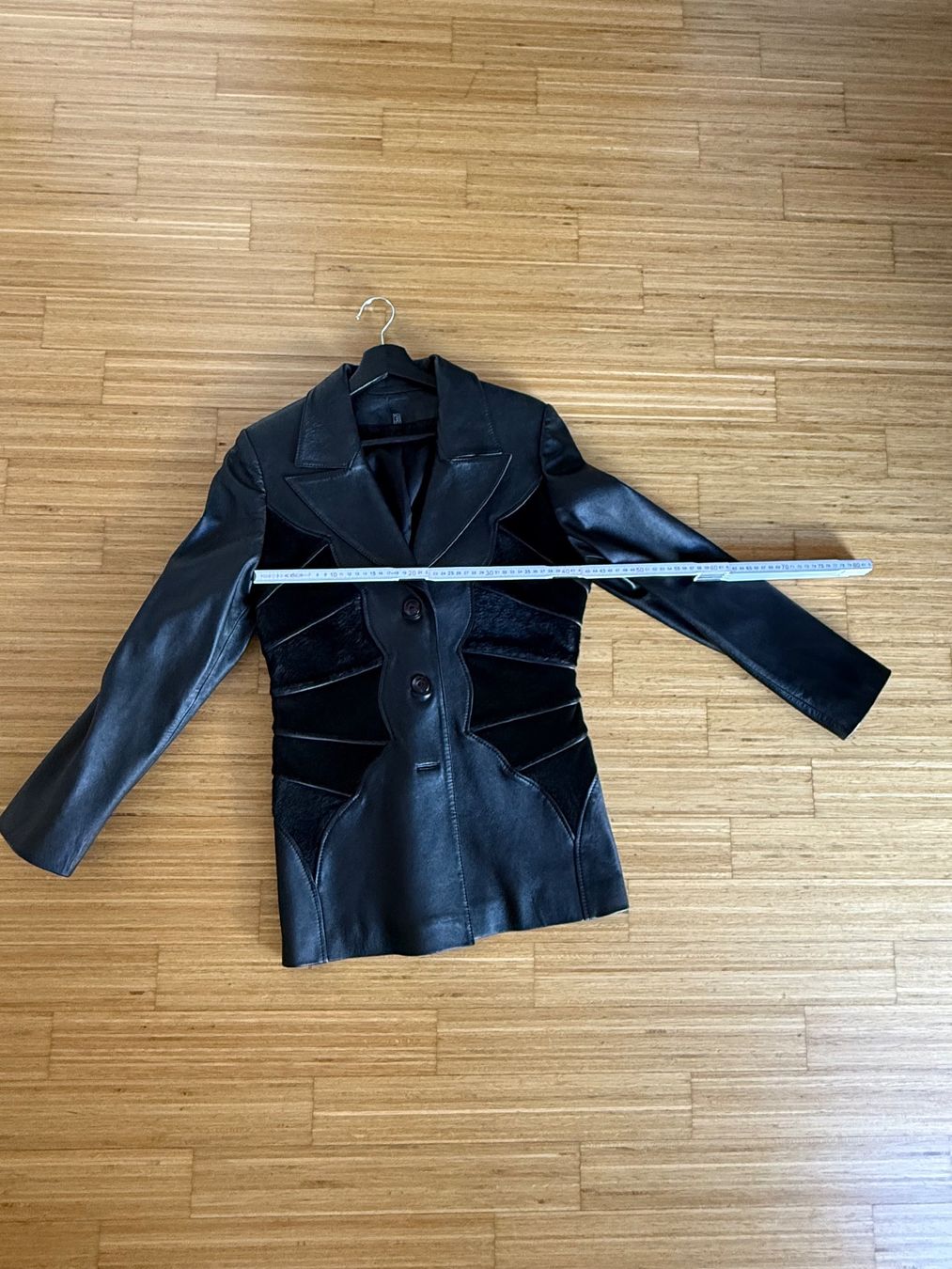 Jacken: Vintage Black Leather Jacket with Fury details – Gebraucht aus Windisch von sophieyn 5