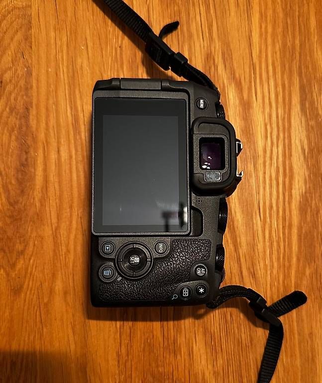 Appareil photo: Canon EOS RP kit – D'occasion à Lugaggia par Filippo_Amaro1 1