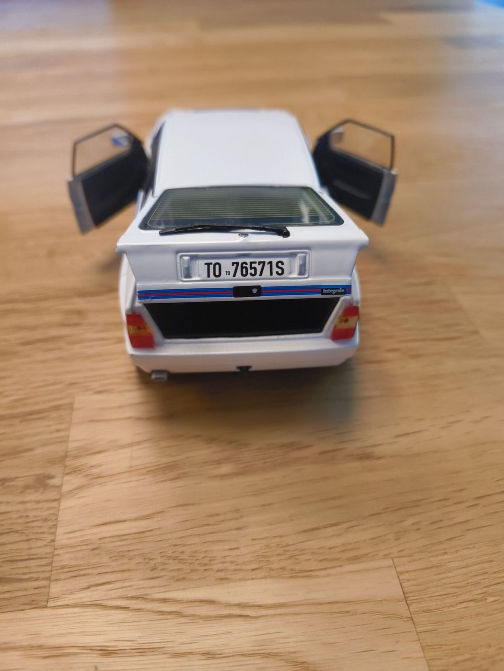 Bburago Modellini d'auto: Bburago Lancia Delta S4 Martini 1:24 – Usato da Cugnasco venduto da Rrumpf 4