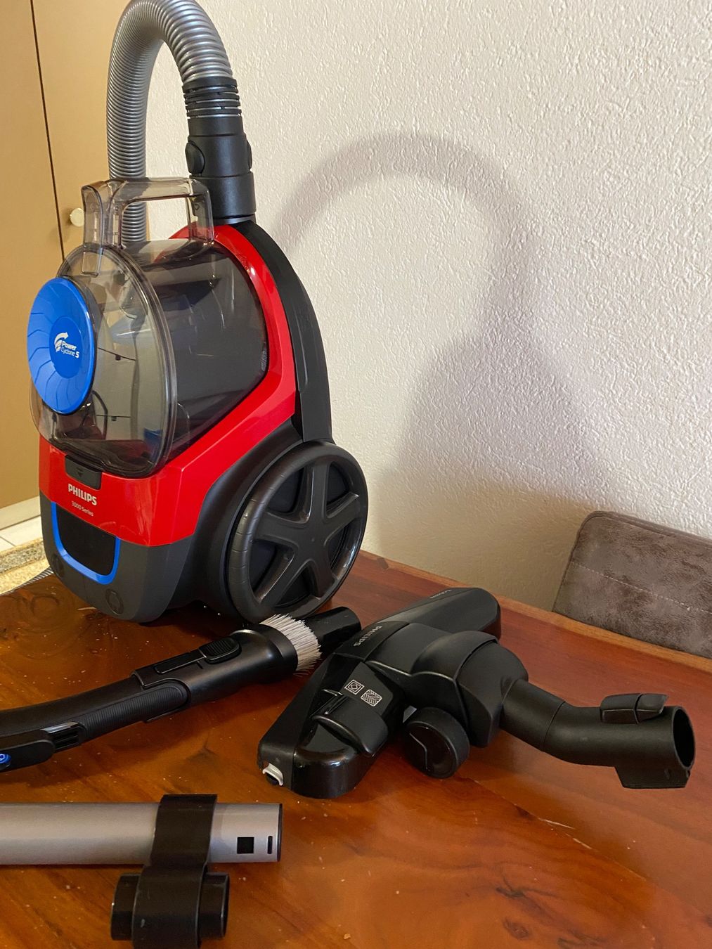 Philips Aspirateurs & Accessoires: Philips PowerPro 3000 Series mit PowerCyclone 5 – D'occasion à Wängi par inf_2hrj