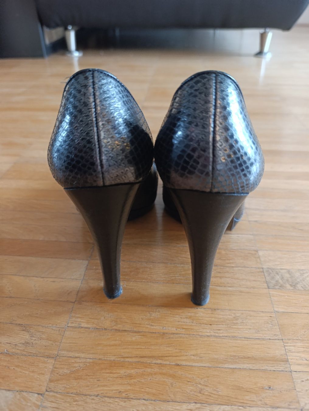 Stuart Weitzman Scarpe da donna: STUART WEIZMAN Snake Pumps Gr 39,5 – Usato da Zürich venduto da VorlonShadow 2