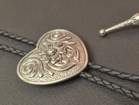 38) Bolo-Tie Westernkrawatte Herz Blüte Silber