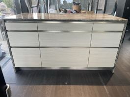 Îlot de cuisine / bar en marbre avec rangements